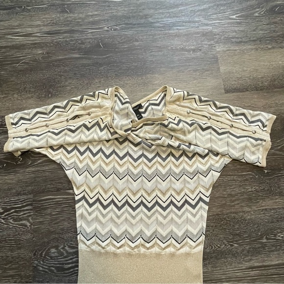 White House Black Market Chevron XS Blouse Top Metallic Chevron Pattern - Picture 15 of 16